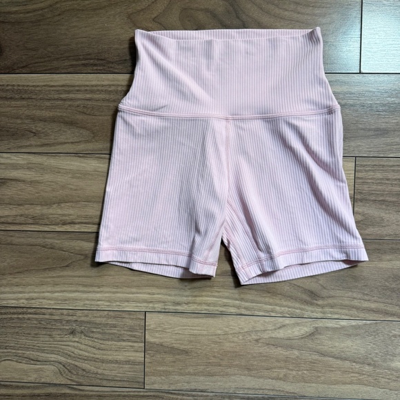 Aritzia | TNA Golden Bike Shorts | Size XS | Baby Pink - Picture 5 of 8